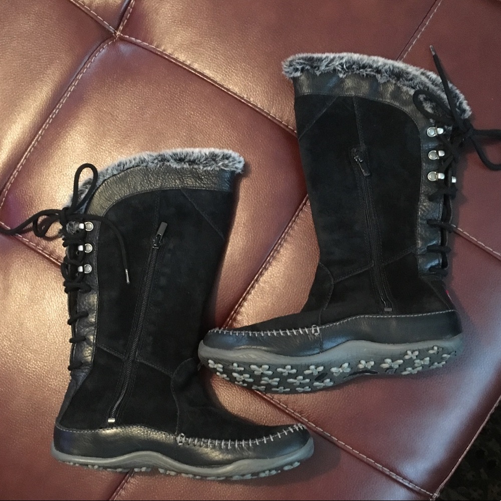 The North Face  insulated black fur boots